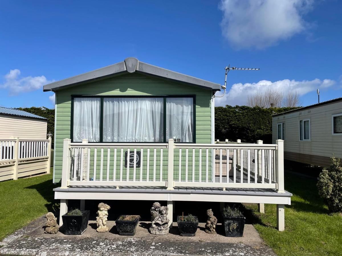 6 Berth Pet Friendly Caravan On Sandy Glade Berrow Exteriör bild