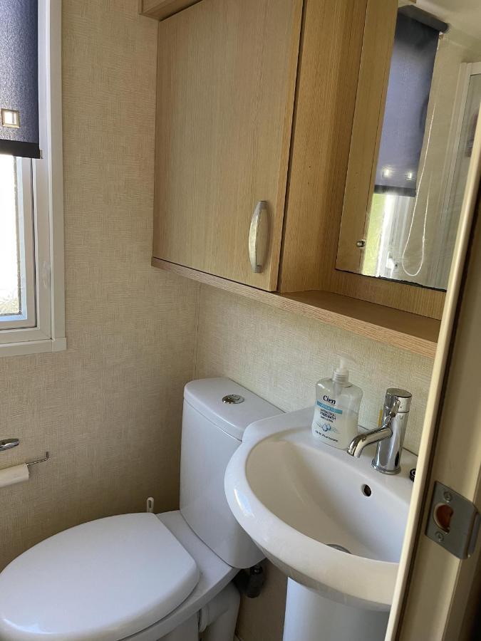 6 Berth Pet Friendly Caravan On Sandy Glade Berrow Exteriör bild