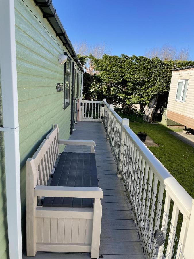 6 Berth Pet Friendly Caravan On Sandy Glade Berrow Exteriör bild